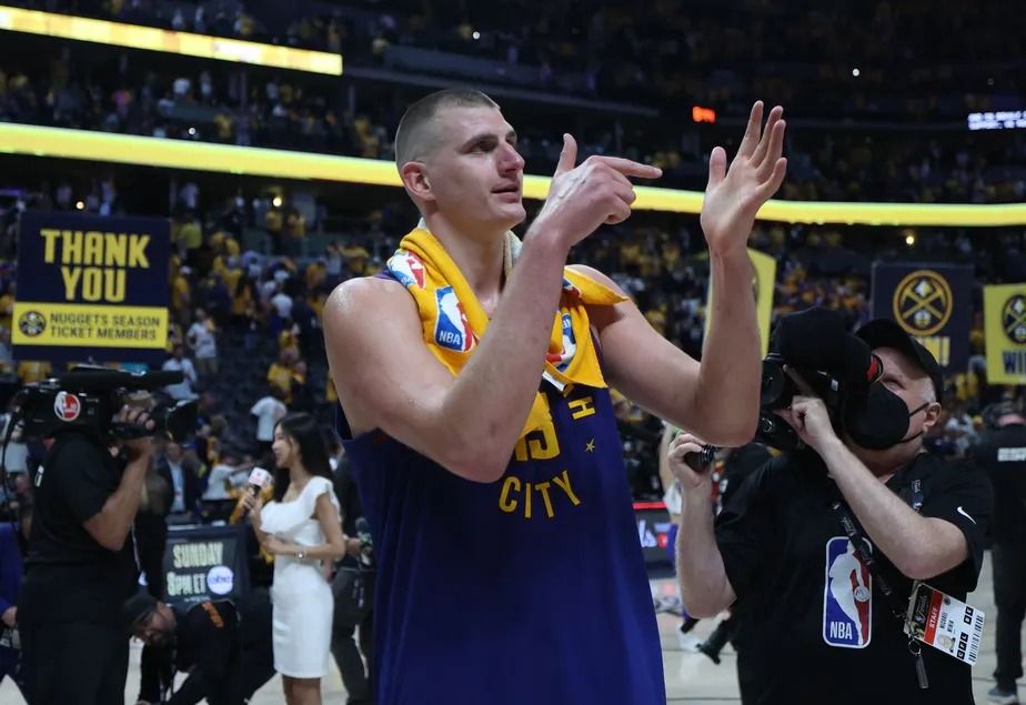 Jokic amplia recorde e é o segundo jogador na história da NBA a fazer